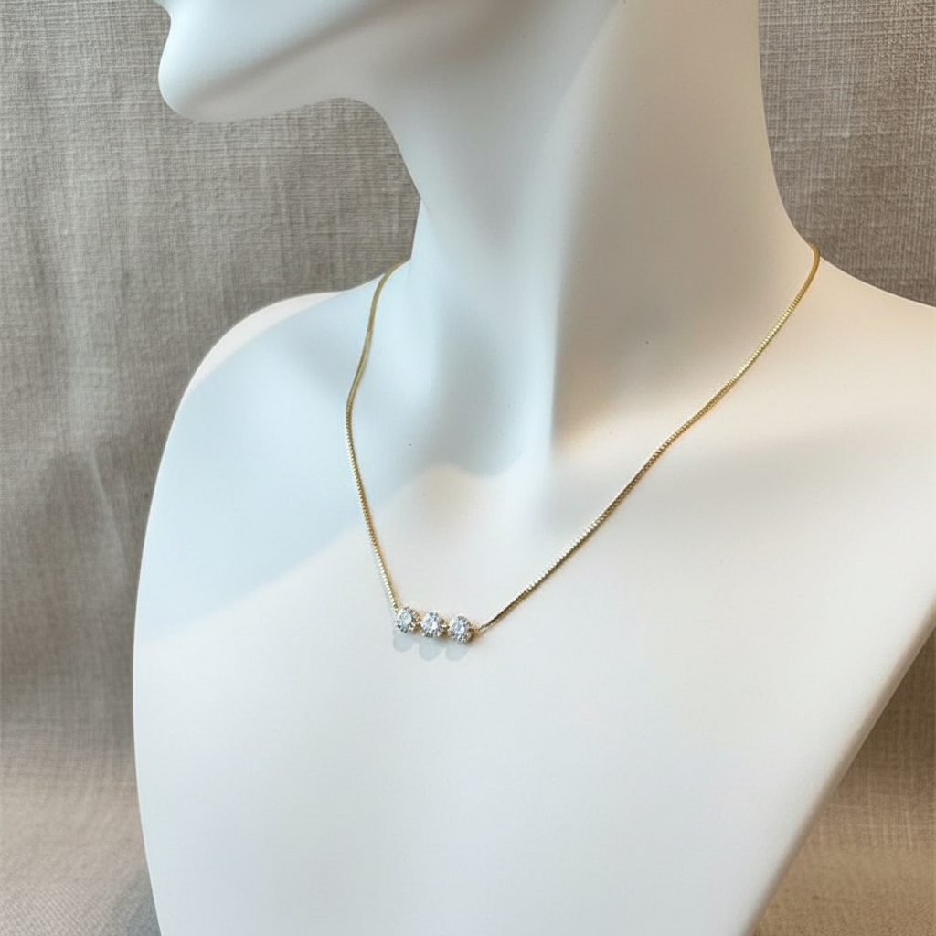 LIEVENA™ Drei-Zirkon-Halskette